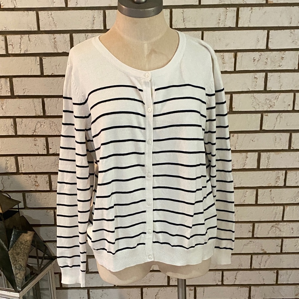H&M White and Black Striped Button Down Shirt